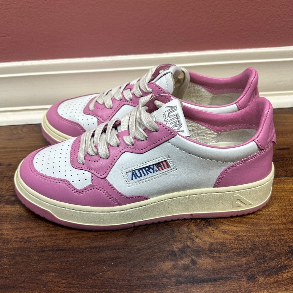 AUTRY Medalist low sneakers in pink and white size EUR 38 or US 8 lace-up